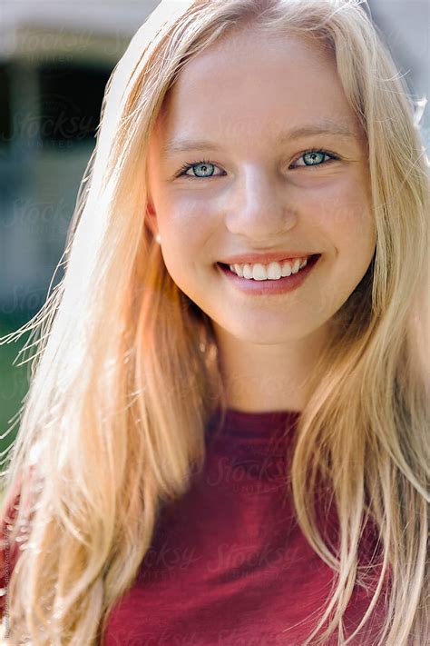 8,782 Happy Smiling Portrait Teenage Girl Blond Hair ...